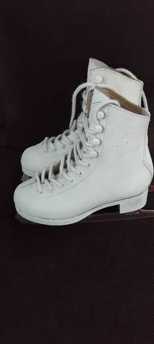 Фигурные коньки,кожа 100%. Botas. 30р