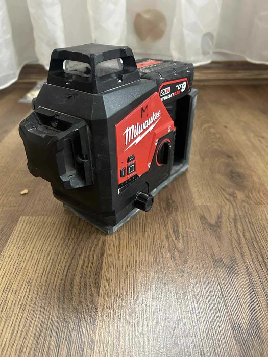 Лазерен нивелир Milwaukee