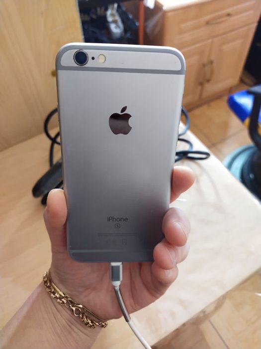 Айфон 6s срочно продам
