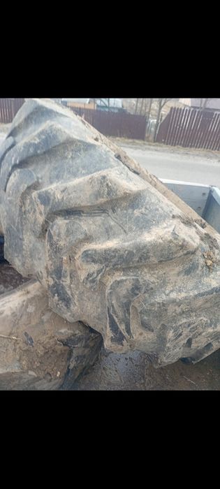 Cauciucuri buldoexcavator