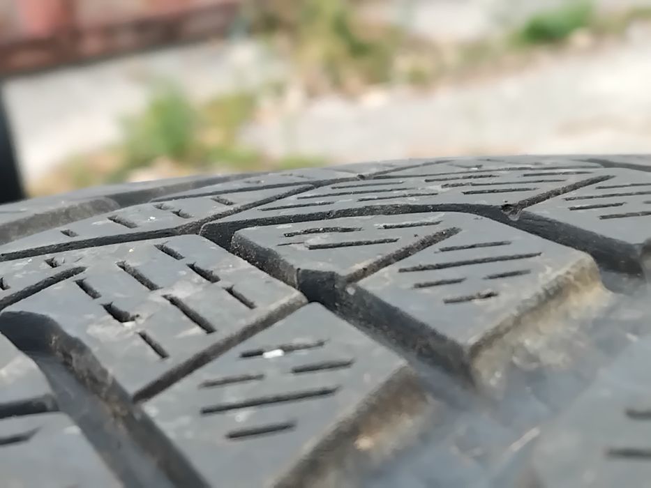 Гуми 255 55 18 Пирели Pirelli 4 броя - нов внос.Не са нови! Посочената цена е за един брой гума. Без коментар на цената.43 години опит в бранша.