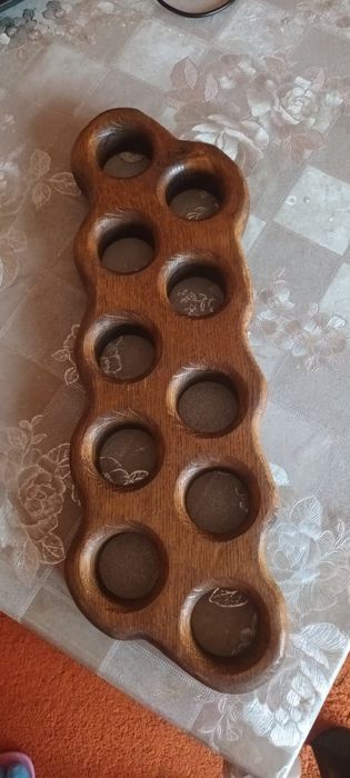 Дъбова поставка за яйца.Цена-20 лв.