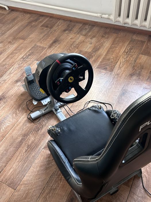 Продам игровое кресло руль playseat