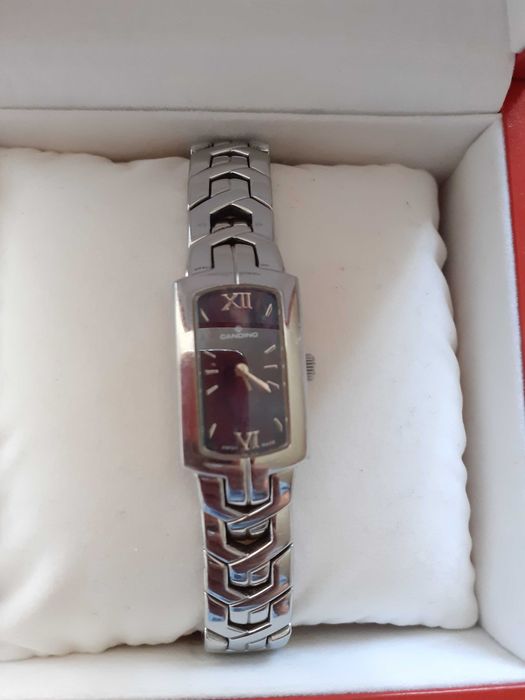 Дамски часовник Candino -с метална верижка