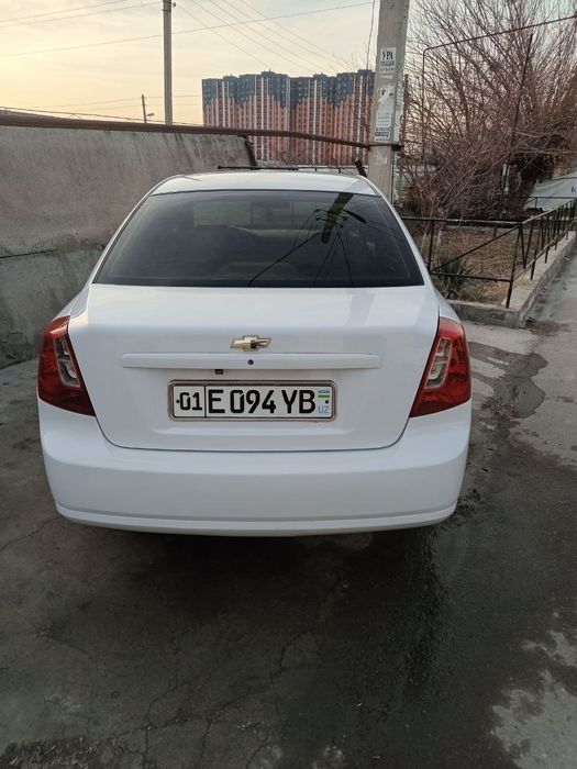 Lasetti avtomobili sotiladi