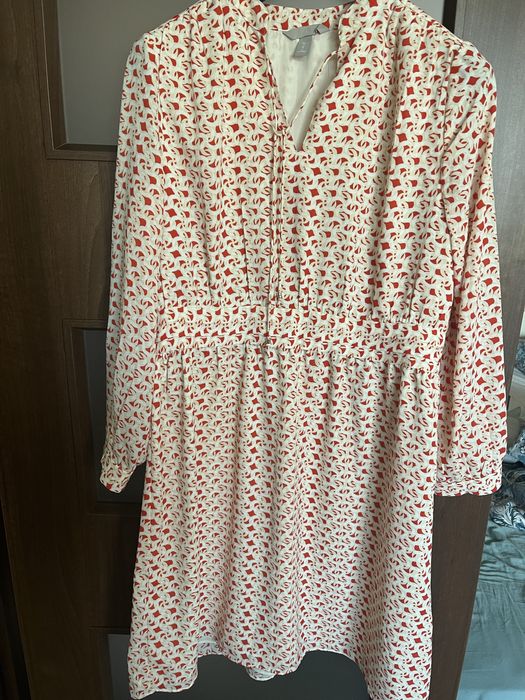 Рокля с мотиви H&M с дълъг ръкав