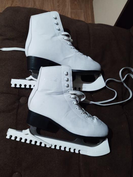 Продам коньки Nicole