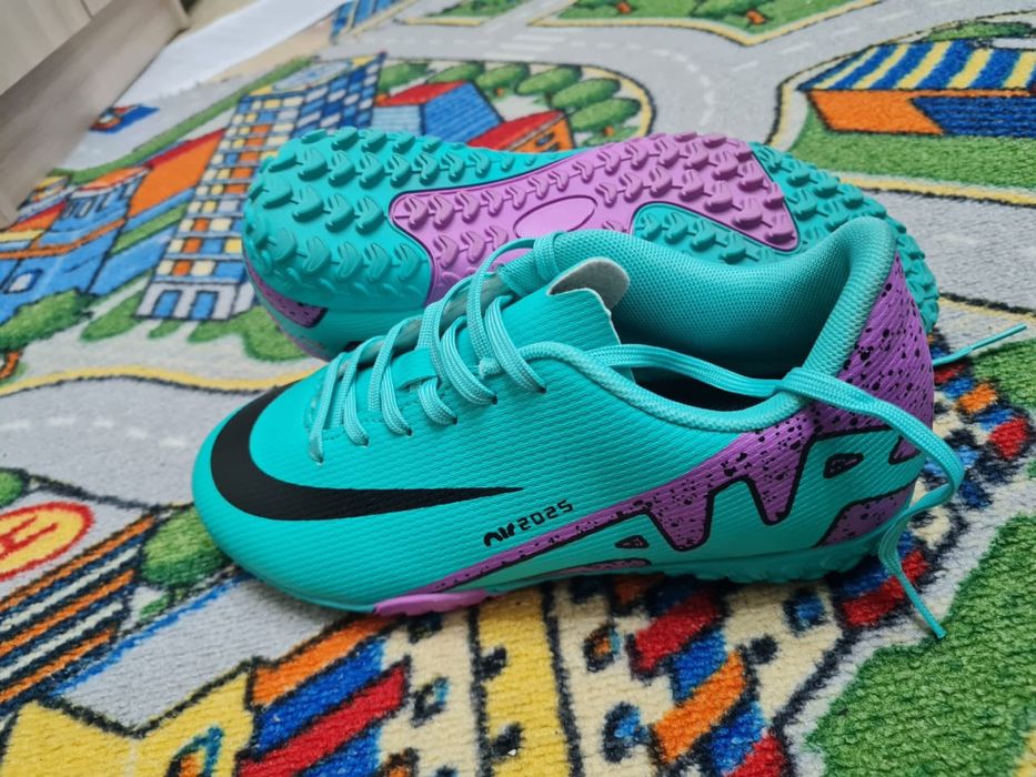 Кроссовки новые сороконожки