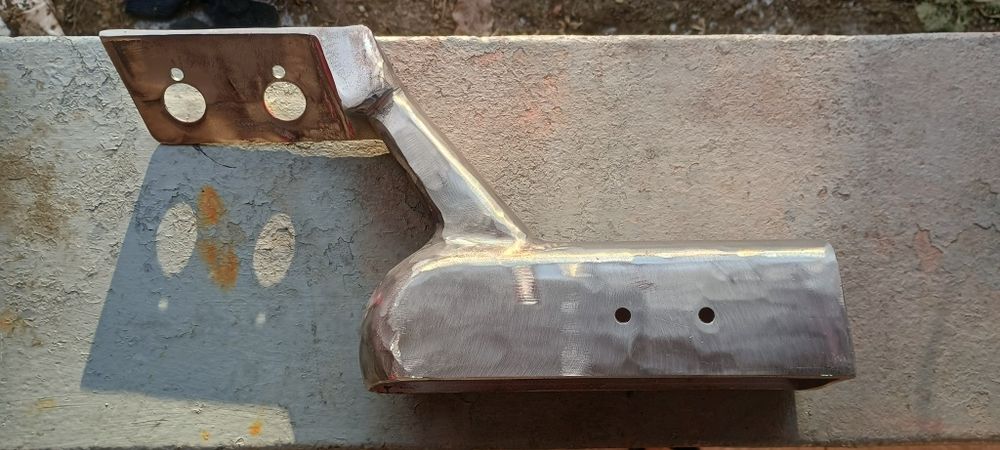 Faruri + suporți UTB 650 – set complet