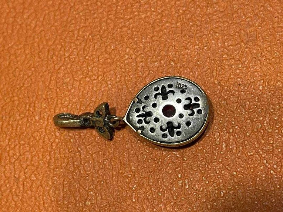 Lant si medalion pandantiv vechi din argint cu pietre