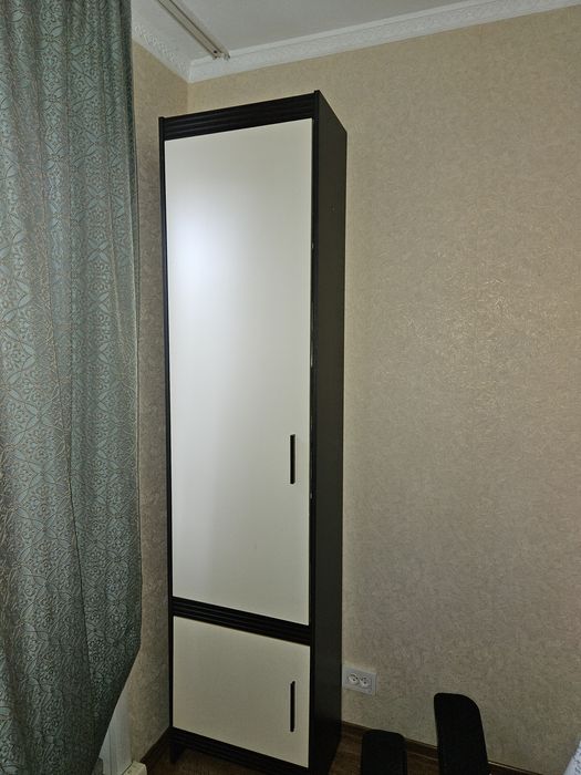 Продам шкаф пенал 2 шт