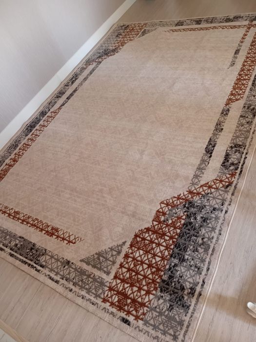 Продам ковер почти новый