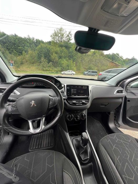 Vând Peugeot 2008