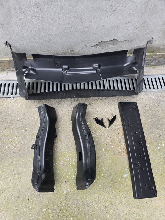 Priză  aer deflector  radiatoare bmw f32 capac spălătorie far suport fixare număr.