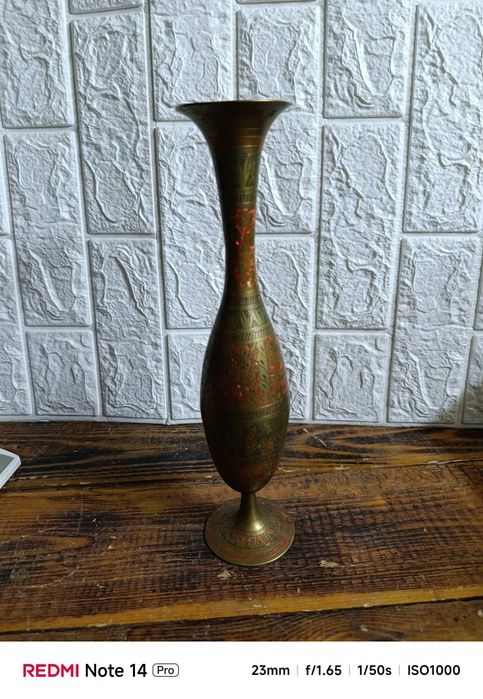 Бронзова ваза с гравюри