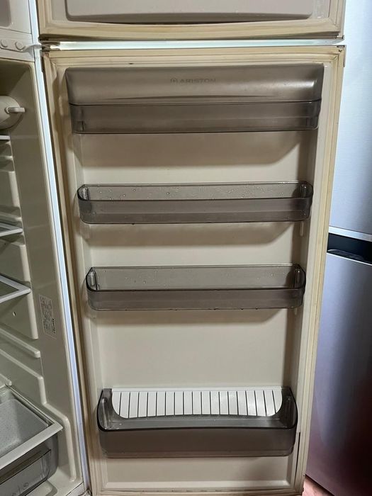 Холодильник Ariston