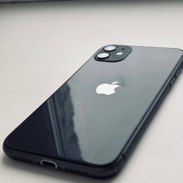 Продаю айфон ( iPhone 11 )