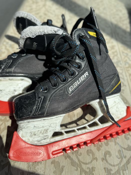 Коньки хоккейные