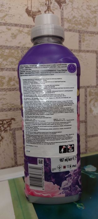 Продаю кондиционер для белья Lenor.