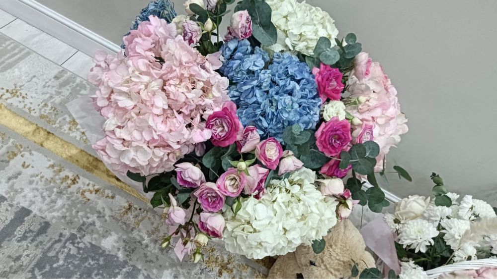 Цветы с корзиной