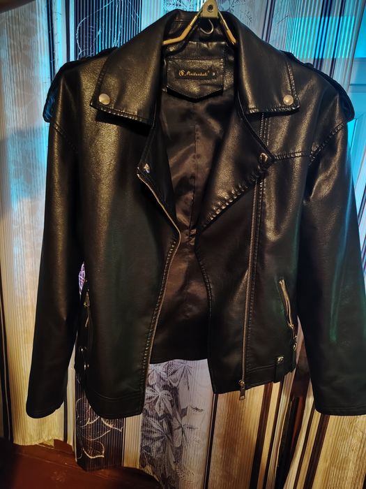 Продам кожанку женскую 42-44раз