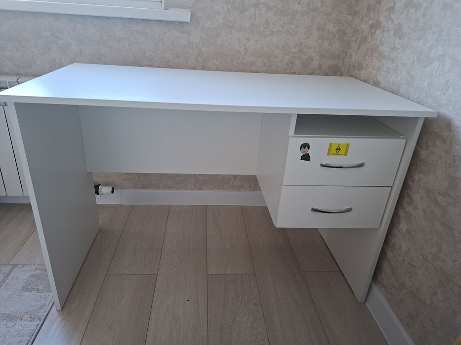 Продается стол в хорошем состояний