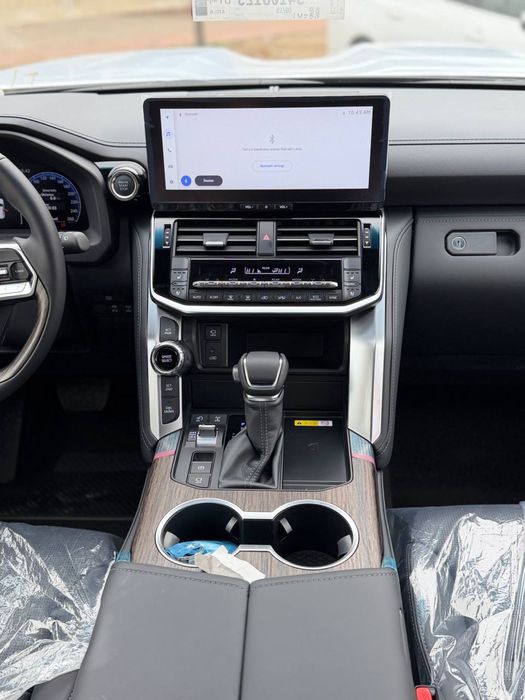 Bugun sotuvimizda Toyota Land Cruiser 300