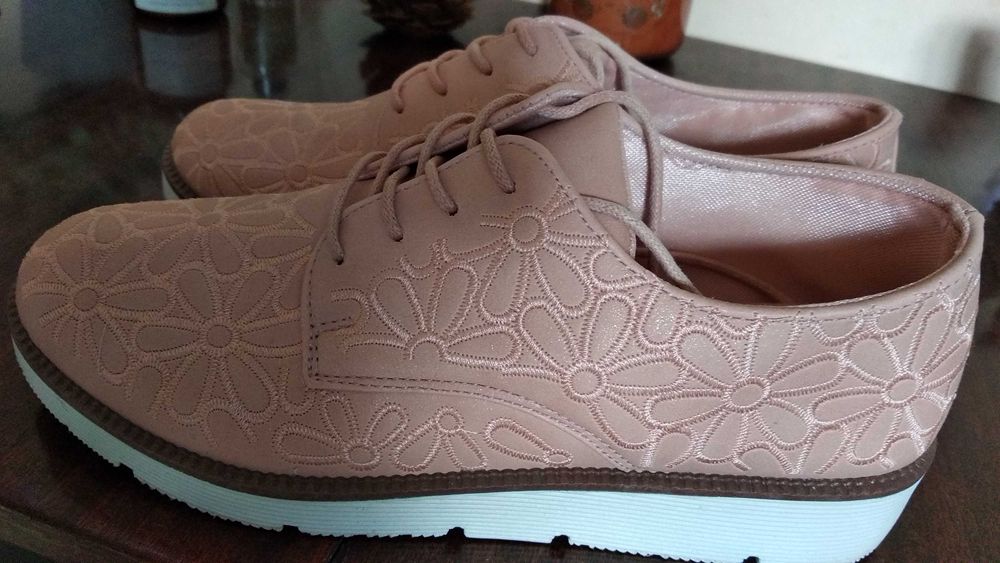 Дамски розови обувки