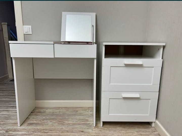 Продам туалетный столик.