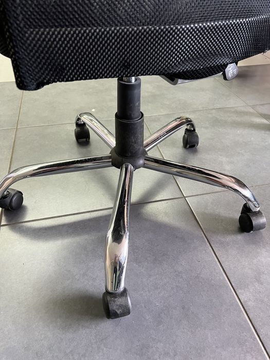 Офис столове (купувани за 160 лв/бр. Здрави, но захабени от седене)