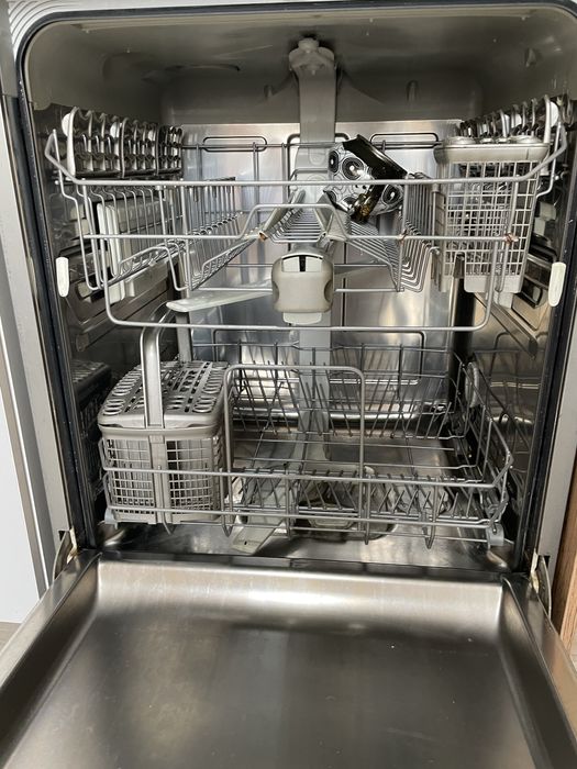 Продам посудомоечную машину