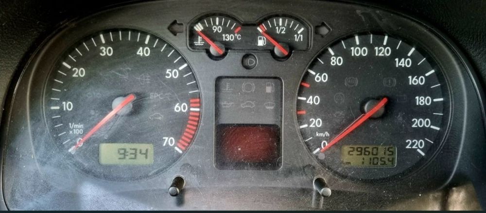 Vând Volkswagen Golf IV, an fabricație 2000, motor 1.4 benzină, 75 CP, cutie manuală, Euro 3.