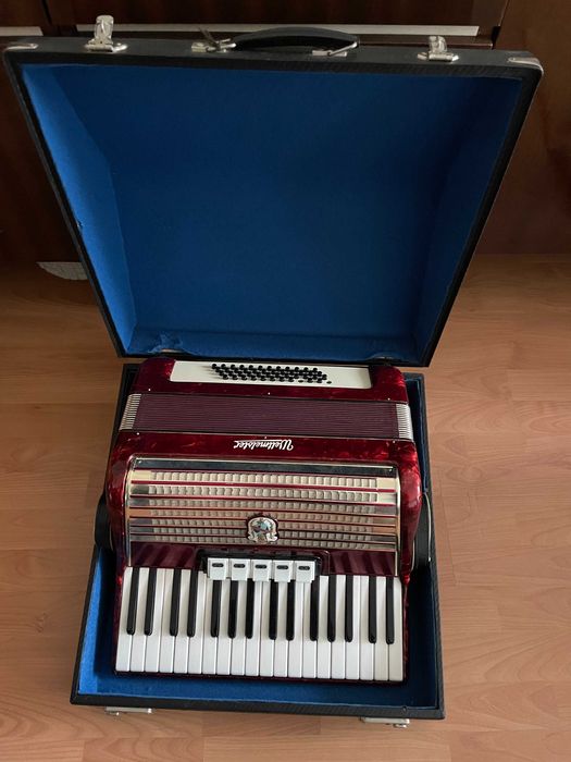 Акордеон Weltmeister с куфар