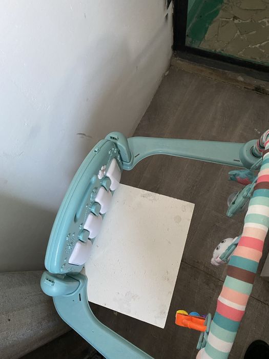 Игровая дуга с игрушками