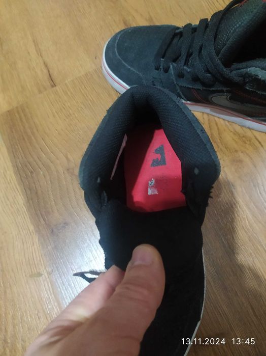 Осенниевесенний высокие кросовки.Оригинал Индонезия34раз.Не промокают.