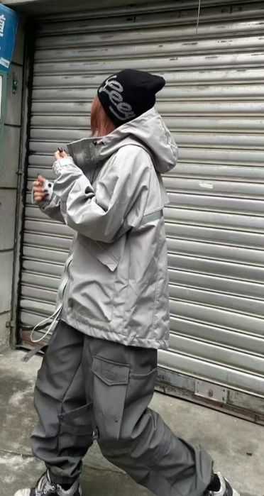 Продам молодёжную ветровку