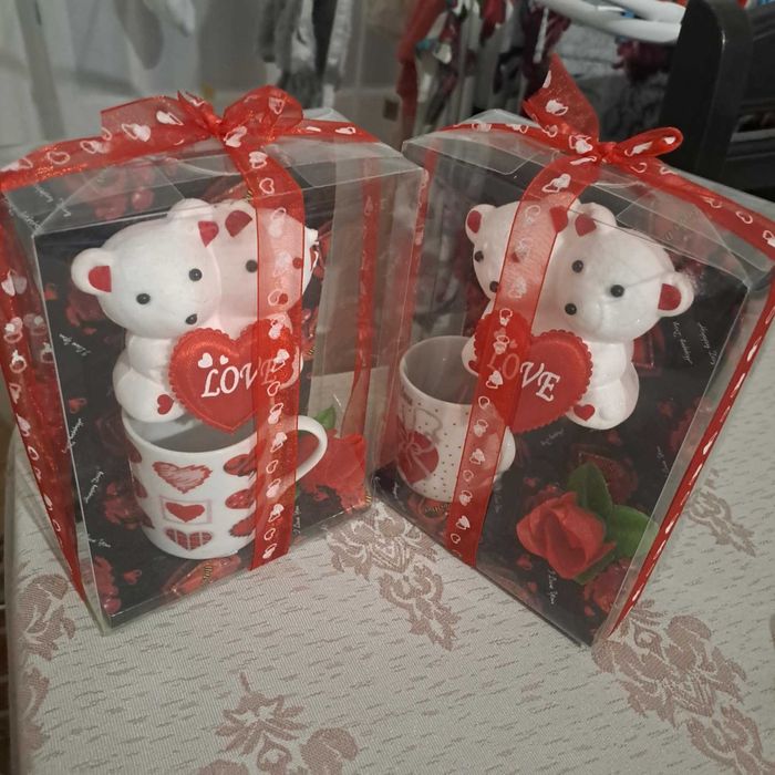 2 кутии с чаша, мече и роза