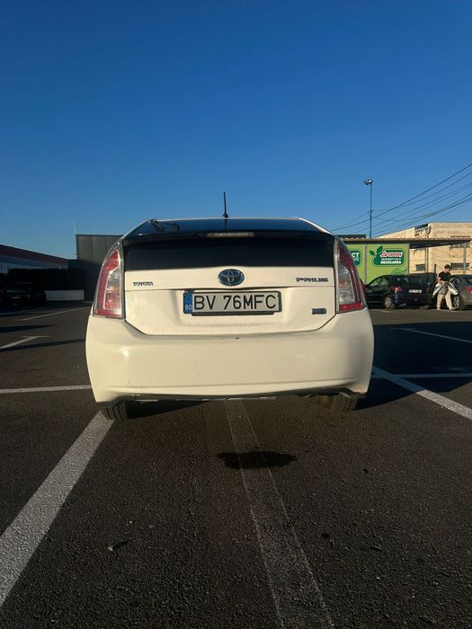 Vand  Toyota Pryus 3