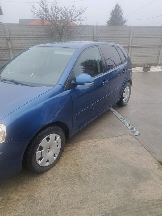 Vând Volkswagen Polo.