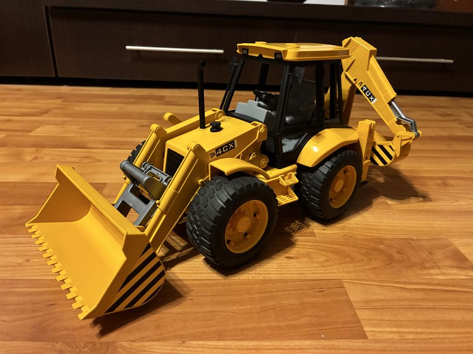 Set Bruder: Cap Tractor Mercedes, Platforma Fliegl si Excavator JCB