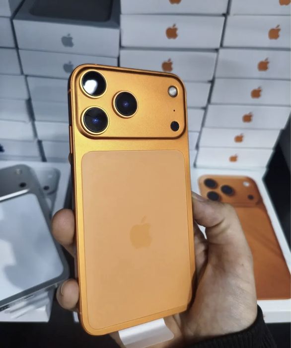 iPhone XR в корпусе 17 pro