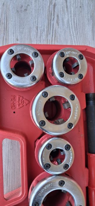 Тиски. Резьбонарезной инструмент.