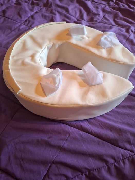 Чисто нова повдигаща възглавница за тоалетна от пяна, височина 10 см.