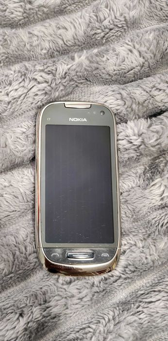 Телефон Nokia C7 доста запазен
