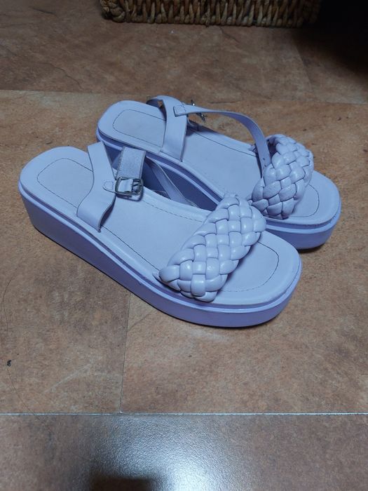 Лилави сандали за момиче