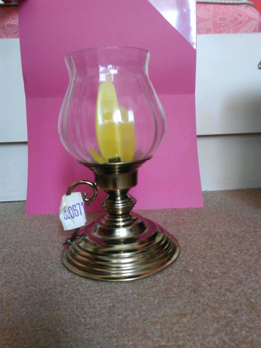 Декоративни стъклени свещници и подаръчни порцеланови чаши