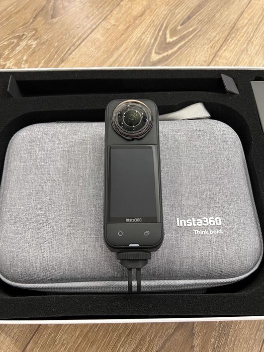 Камера Insta 360 x5 Essentials Bundle