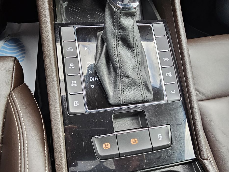 Skoda Superb L&K IV Hibrid