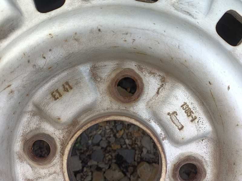 Продам ОДИН оригинальный металлический диск на Ford
