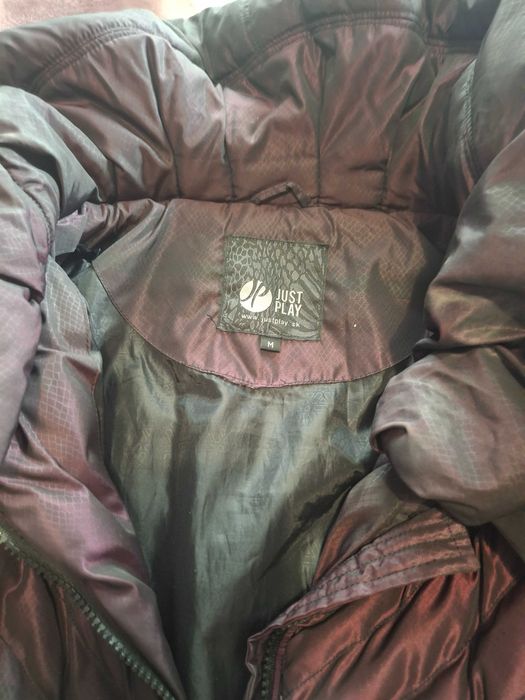 Яке зимно с качулка ,почти като ново